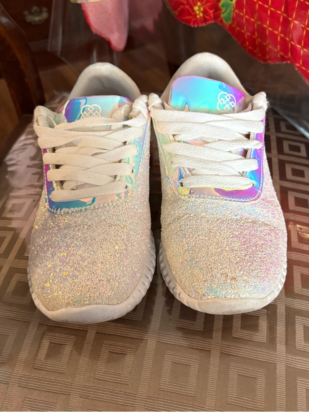 Daisy Fuentes Women’s Sparkle Iridescent Lace-Up Sneaker Size 6